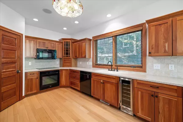 Holland, MI 49423,4679 Forest Ridge Drive