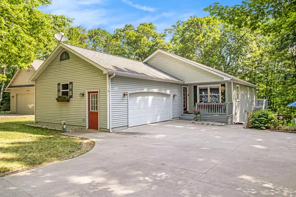 9510 Pere Marquette Drive, Canadian Lakes, MI 49346