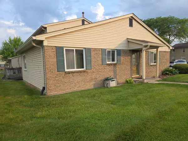 Brownstown, MI 48183,20041 Village Green Court #14