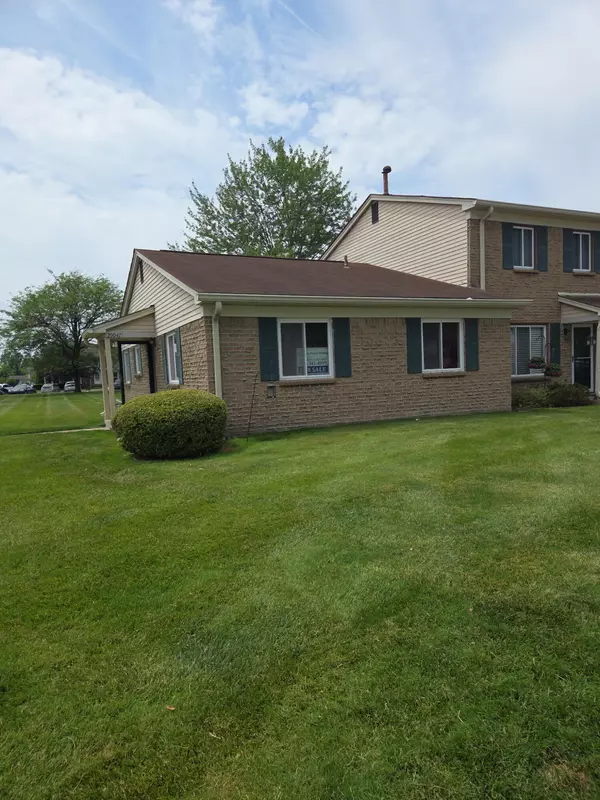Brownstown, MI 48183,20041 Village Green Court #14