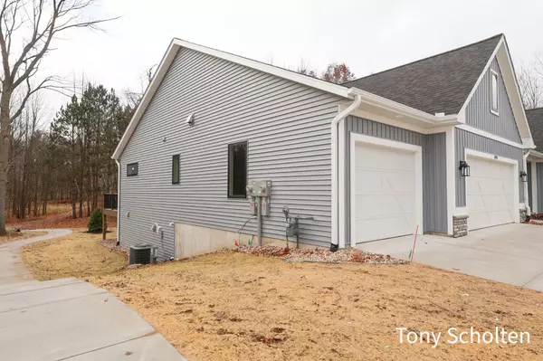 Hudsonville, MI 49426,5094 Blendon Woods Drive #4