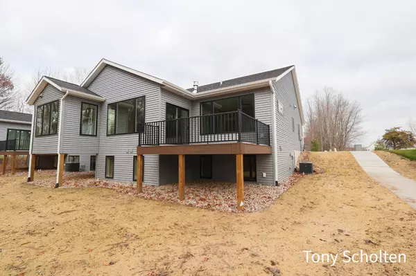 Hudsonville, MI 49426,5094 Blendon Woods Drive #4