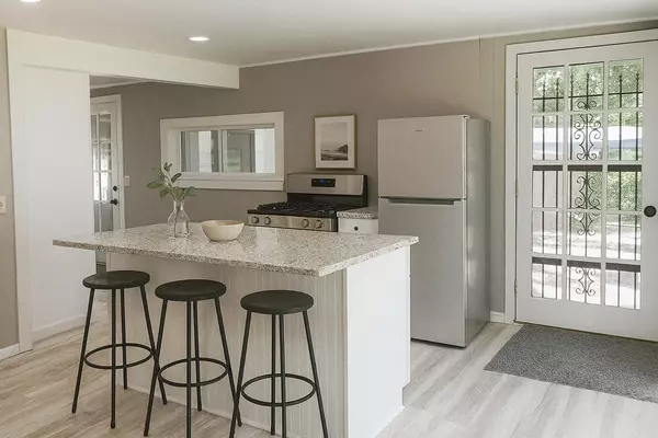 Mendon, MI 49072,26370 S Shore Drive