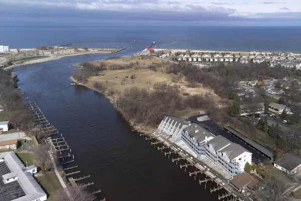 Manistee, MI 49660,317 5th Avenue #8