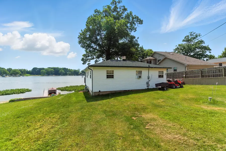 17295 Stevens Forest Lake Street, Cassopolis, MI 49031