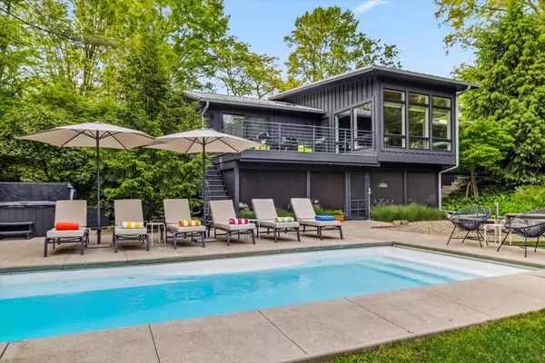 Three Oaks, MI 49128,16128 Walnut Court