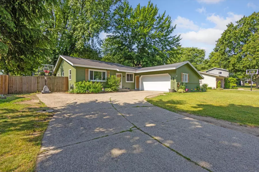 6144 Del Cano SE Drive, Grand Rapids, MI 49546