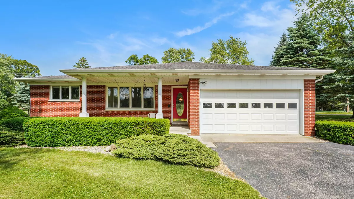 Saline, MI 48176,9591 Moon Road
