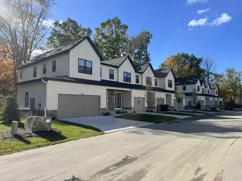 1968 S Shorewood Lane #14, Holland, MI 49423