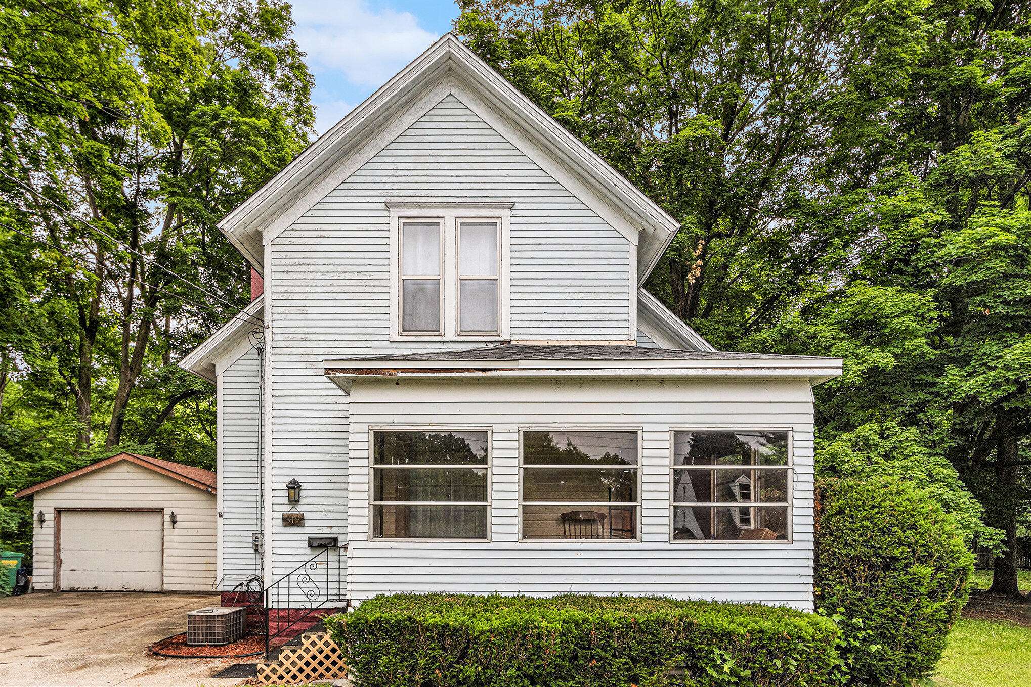 Three Rivers, MI 49093,319 N Grant Avenue