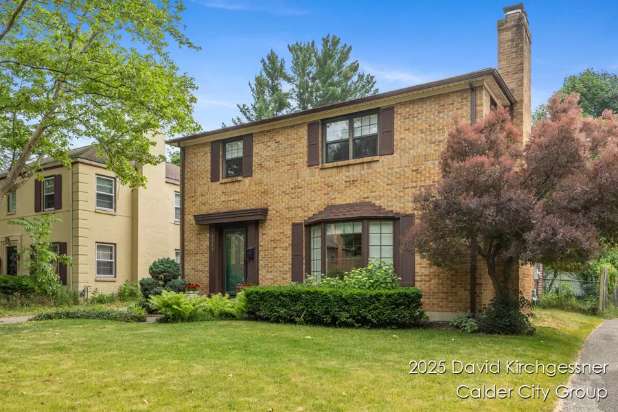 1052 Santa Cruz SE Drive, East Grand Rapids, MI 49506