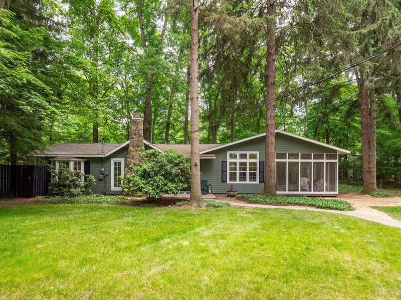6670 Ravenswood Avenue, Sawyer, MI 49125