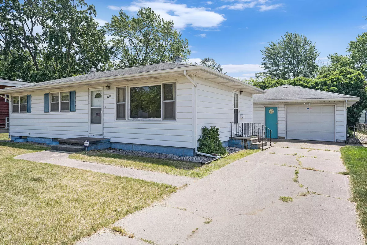 Norton Shores, MI 49441,1975 Southwood Avenue