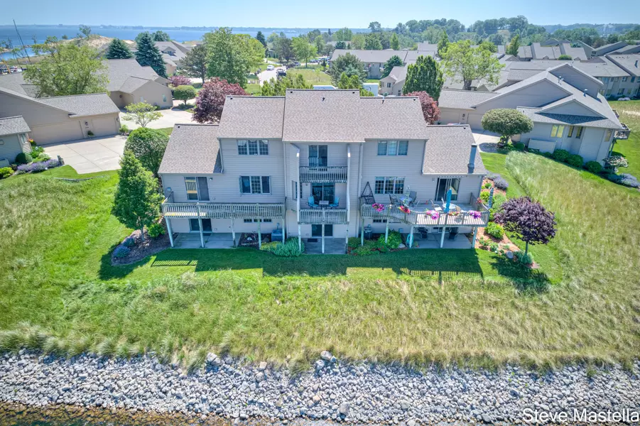1406 E Harbour Towne Circle, Muskegon, MI 49441