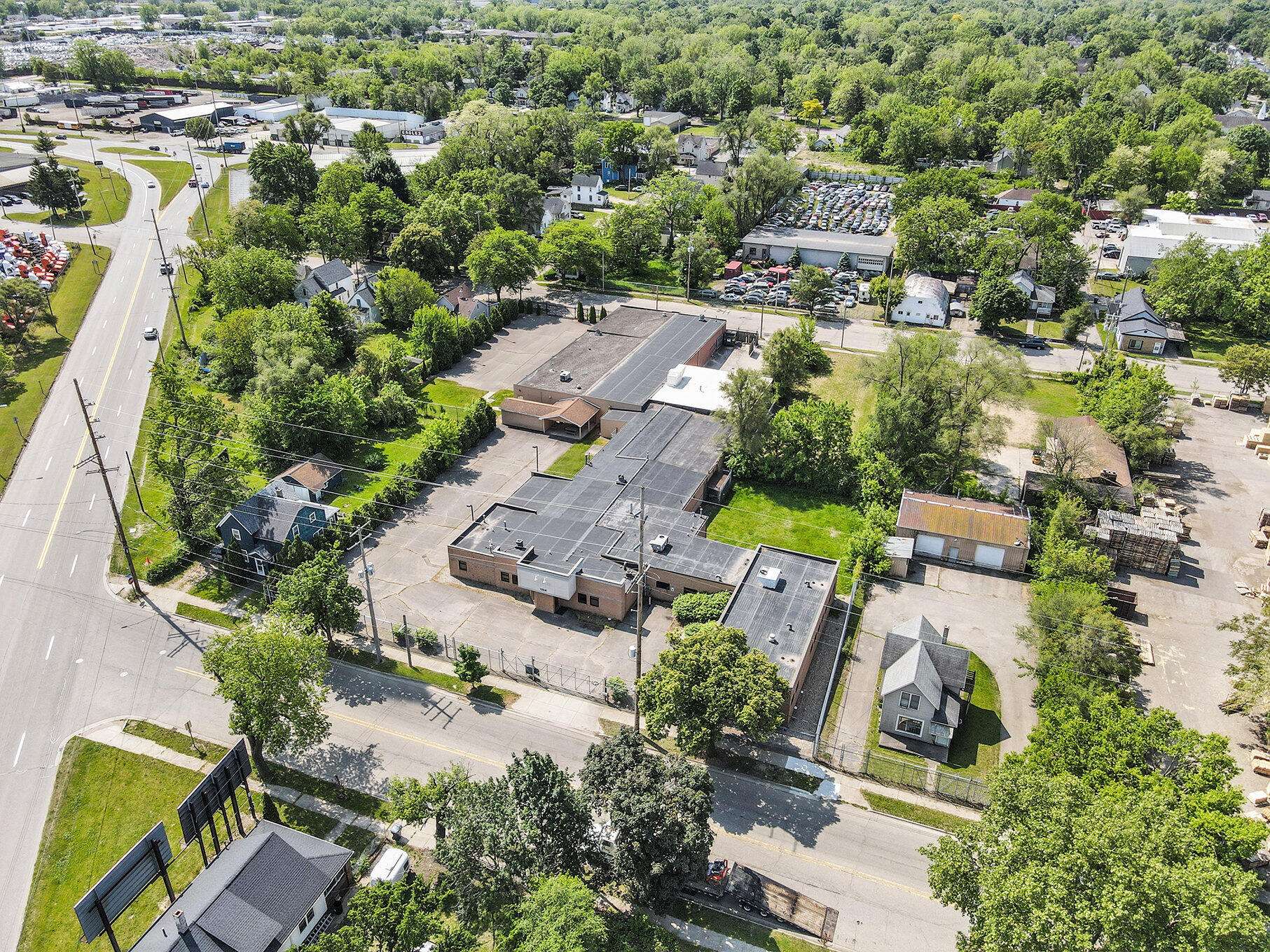 1206 E Crosstown Parkway #Entire bldg, Kalamazoo, MI 49001