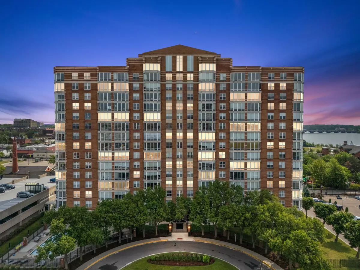 Detroit, MI 48207,250 E Harbortown #1102