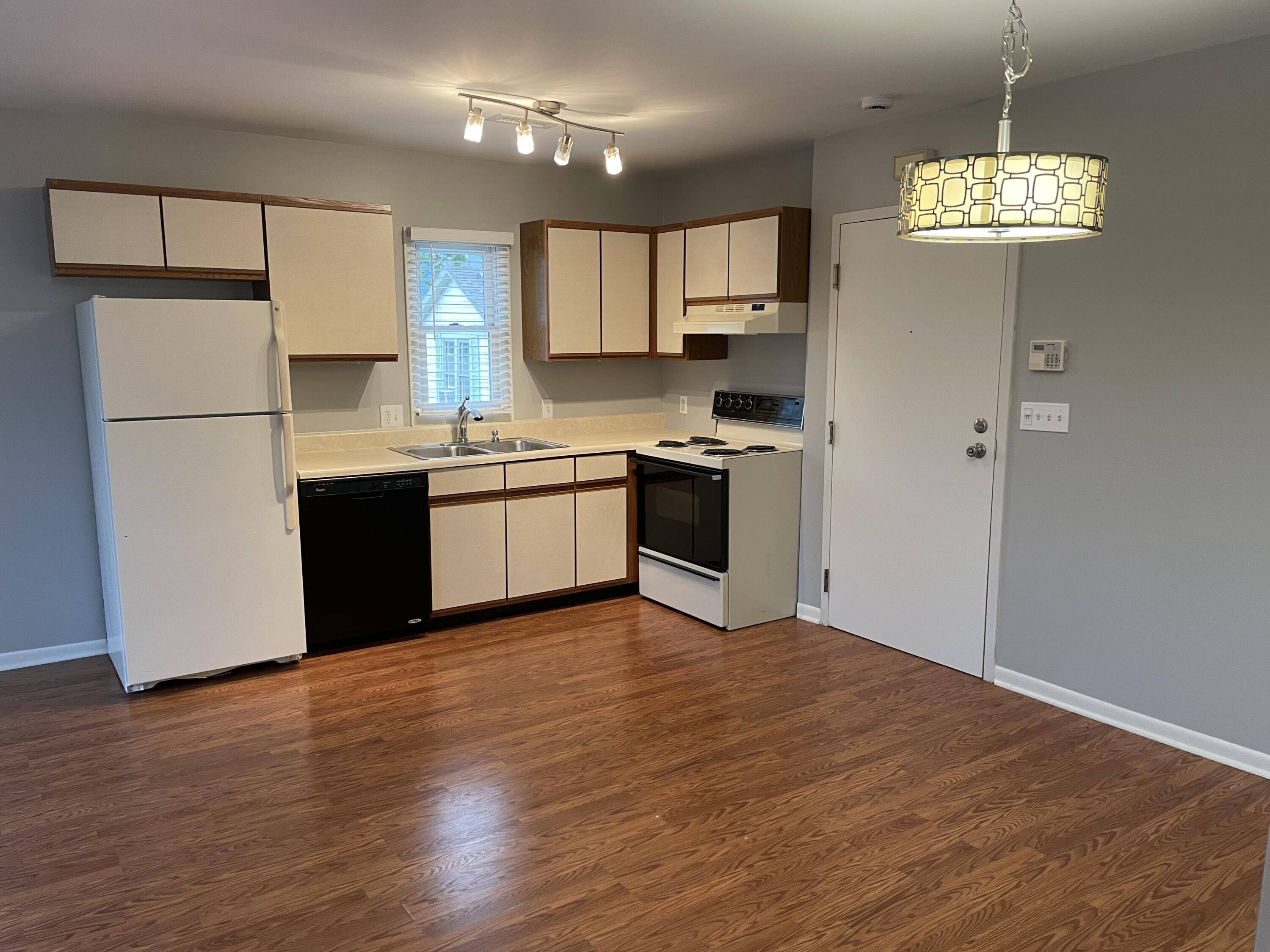 Royal Oak, MI 48067,210 W 6th Street #2
