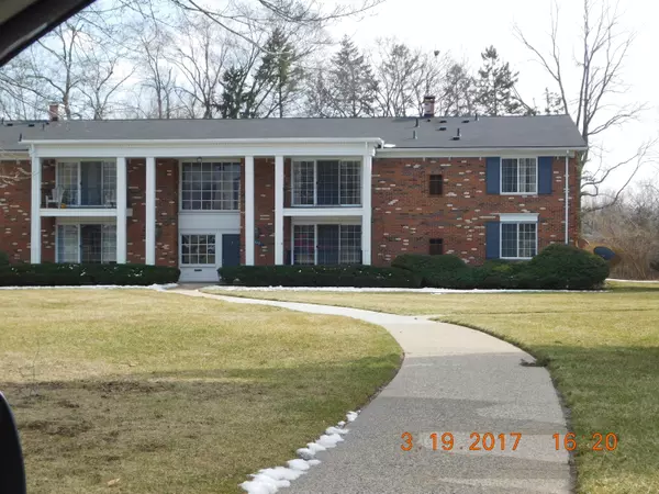 Bloomfield Hills, MI 48304,448 Fox Hills S Drive #3