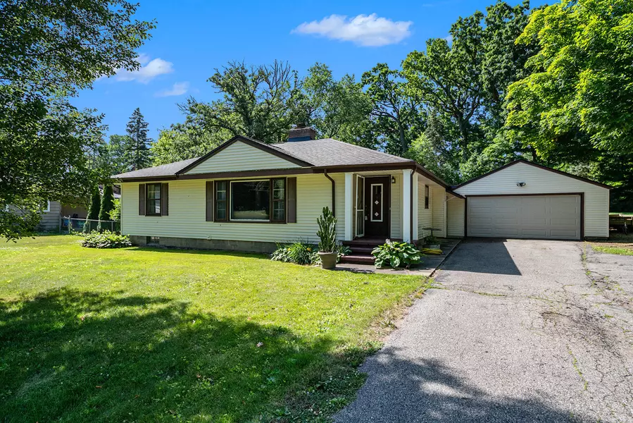 3923 Grand Prairie Road, Kalamazoo, MI 49006