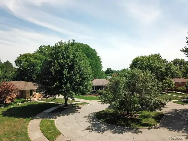 Plymouth, MI 48170,14430 Shadywood Court