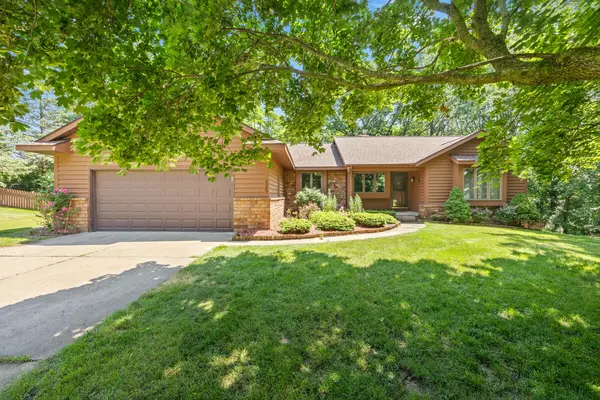 2360 Montclair NW Avenue, Walker, MI 49544