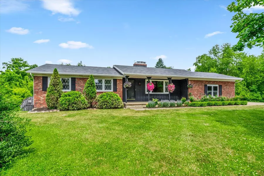 1915 11 Mile NW Road, Sparta, MI 49345