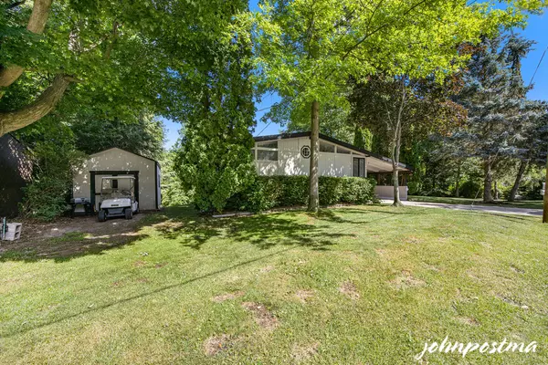 3001 Thorncrest SE Drive, Grand Rapids, MI 49546