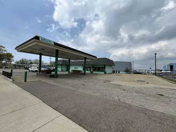 Muskegon, MI 49441,1930 Lakeshore Drive