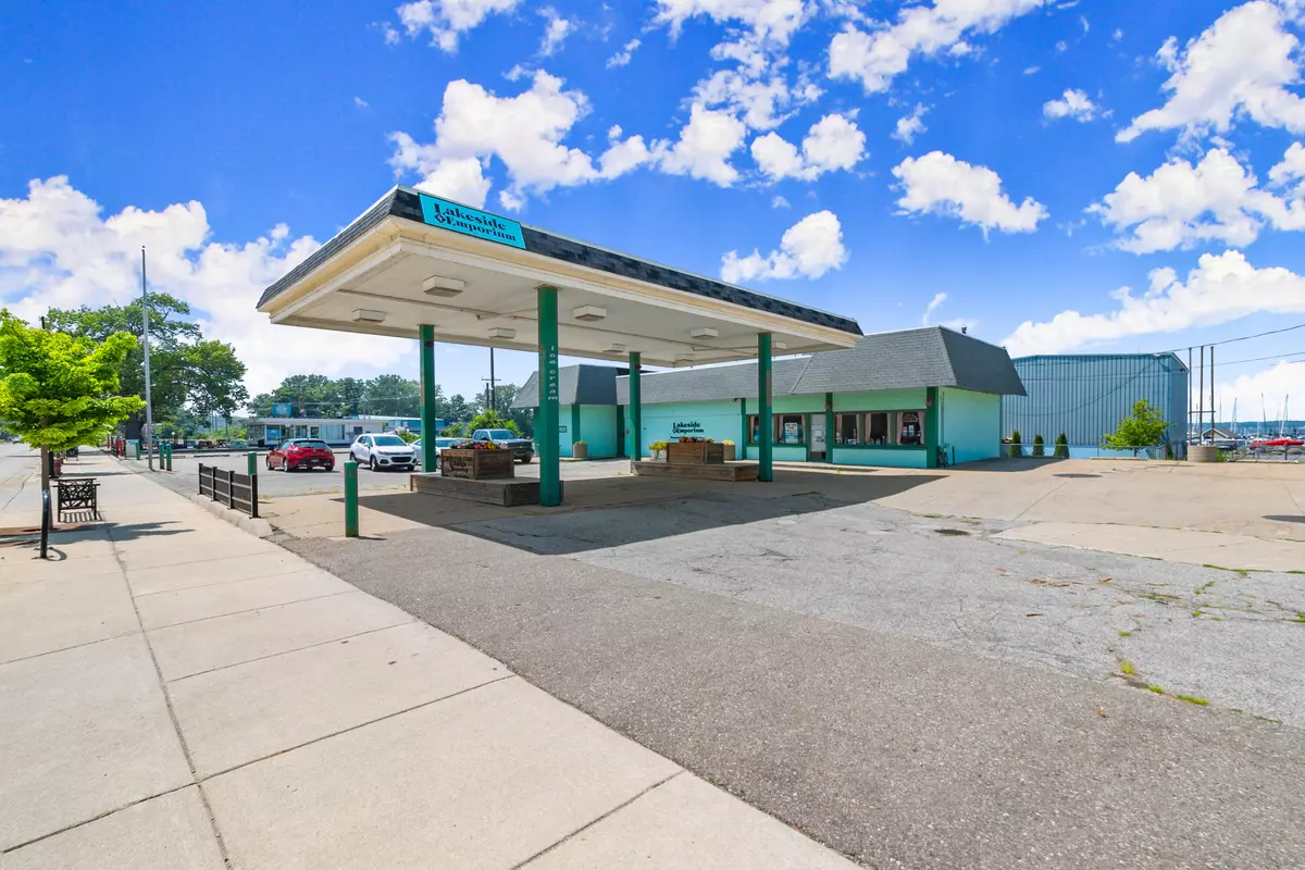 Muskegon, MI 49441,1930 Lakeshore Dr Drive