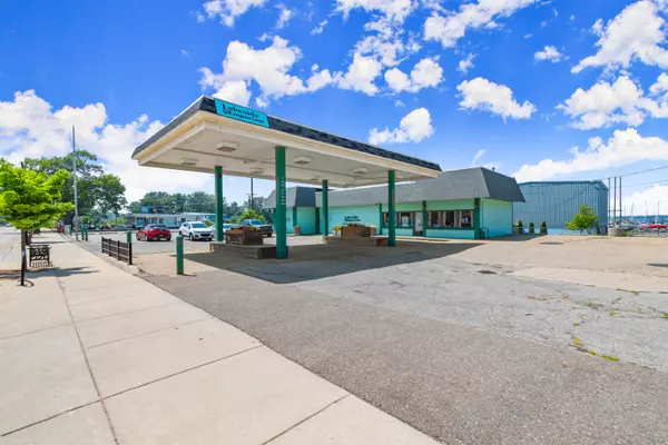 1930 Lakeshore Drive, Muskegon, MI 49441