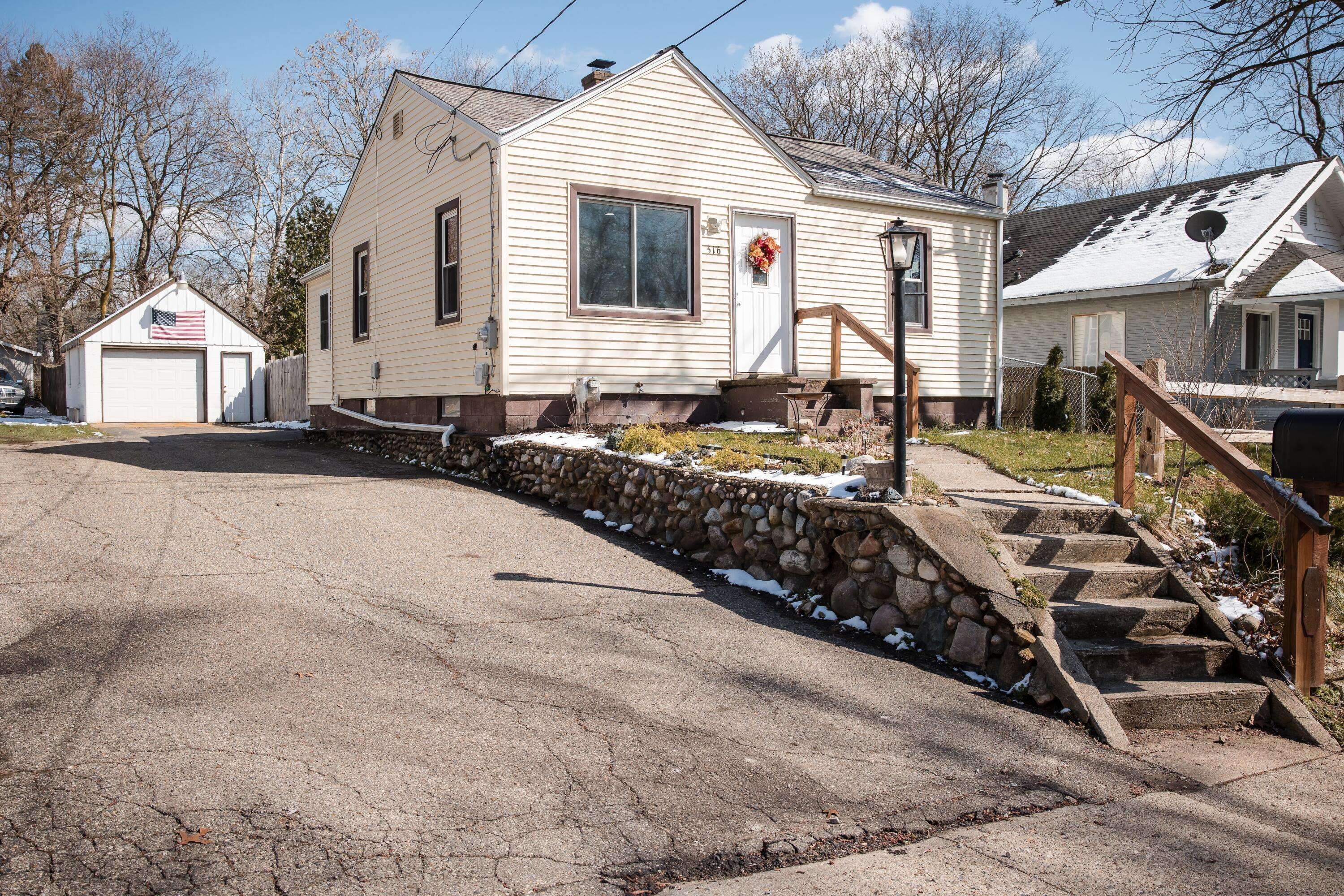 516 Cooper Avenue, Kalamazoo, MI 49048