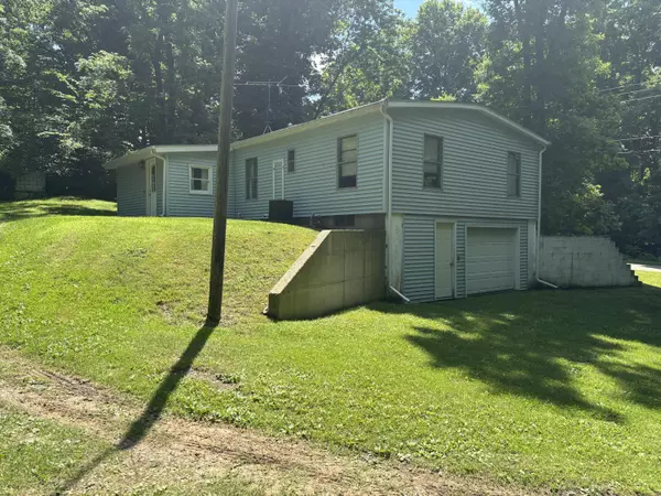 Three Rivers, MI 49093,14836 Drummond Road