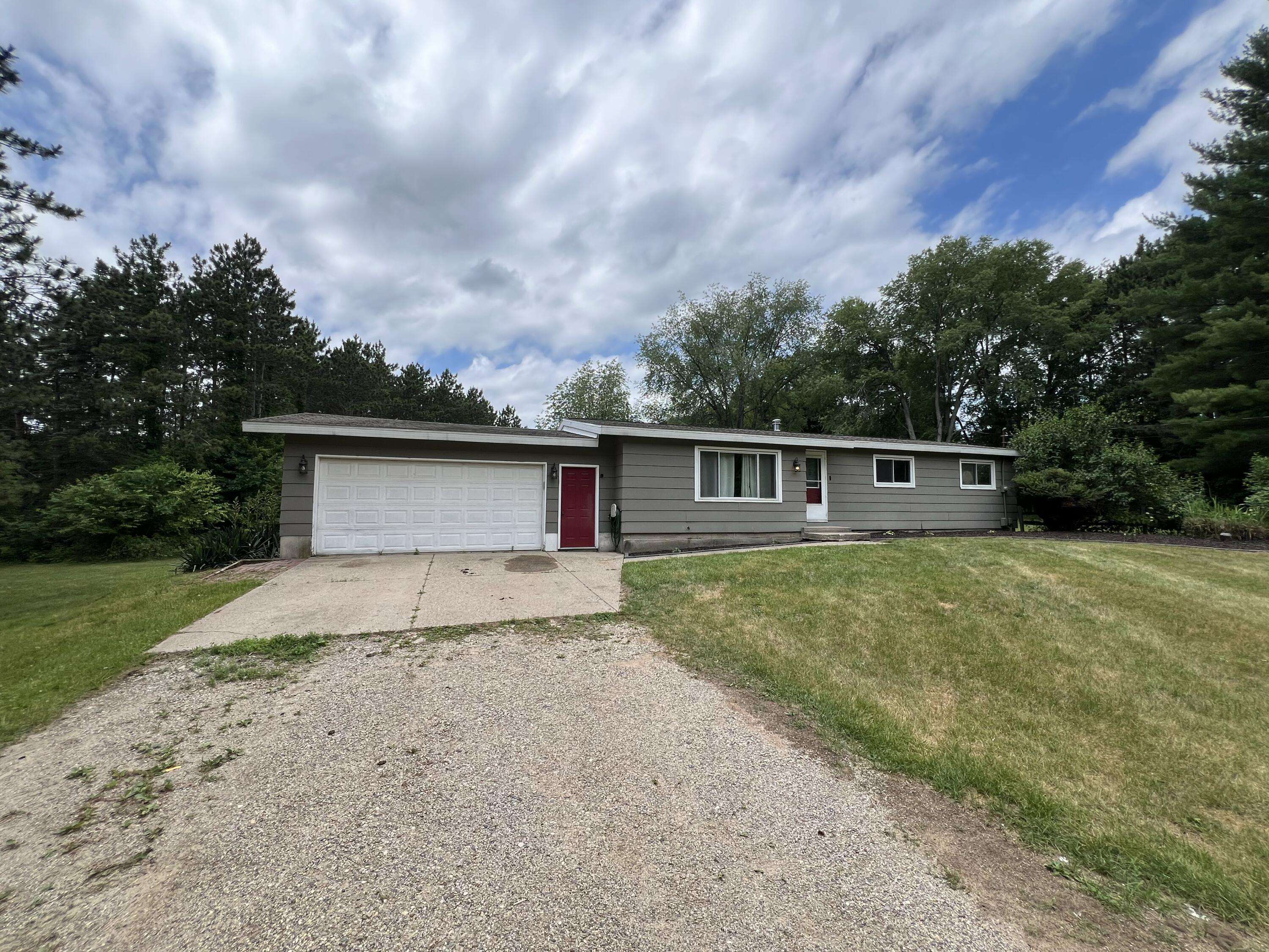 11991 N Division Avenue, Sparta, MI 49345