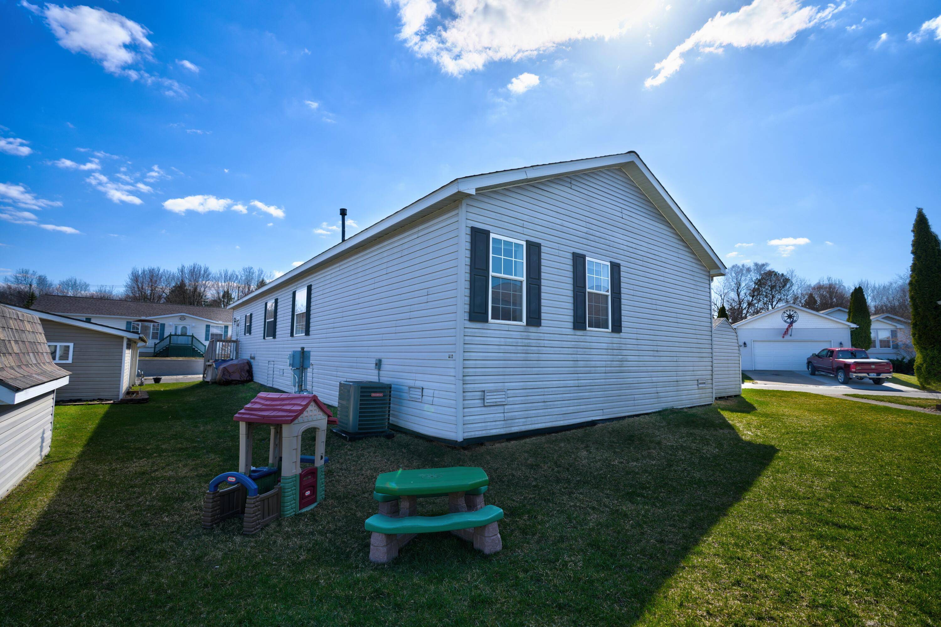 Holly, MI 48442,16257 derby Circle