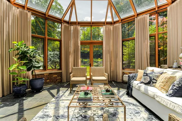 Ann Arbor, MI 48104,2010 Devonshire Road