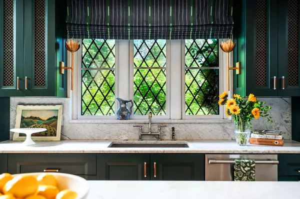 Ann Arbor, MI 48104,2010 Devonshire Road