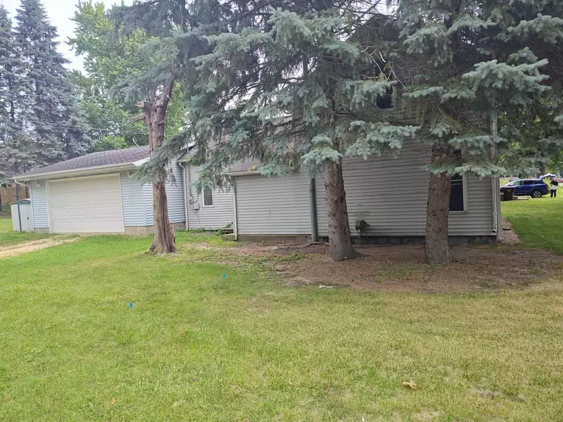 203 E Home Street, Edmore, MI 48829
