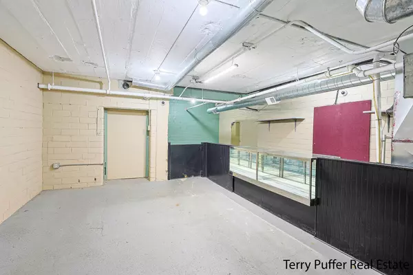 Muskegon, MI 49441,851 W Laketon Avenue #A