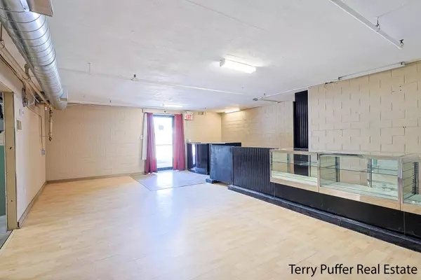 Muskegon, MI 49441,851 W Laketon Avenue #A