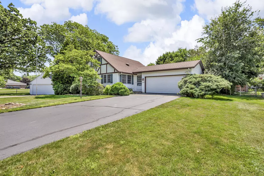 1007 Oak Grove Road, Jackson, MI 49203