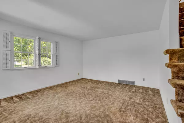 Jackson, MI 49203,1007 Oak Grove Road