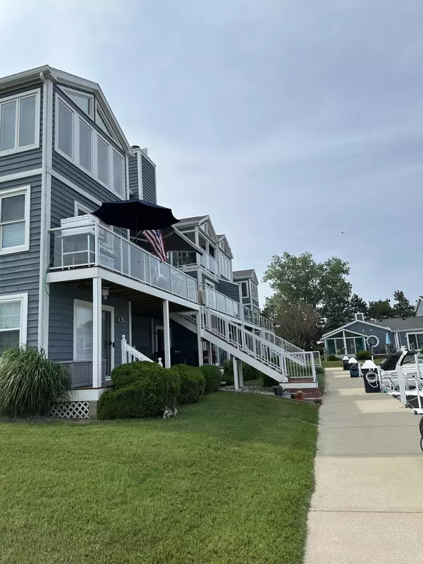 St. Joseph, MI 49085,2317 S Pointe Way #5