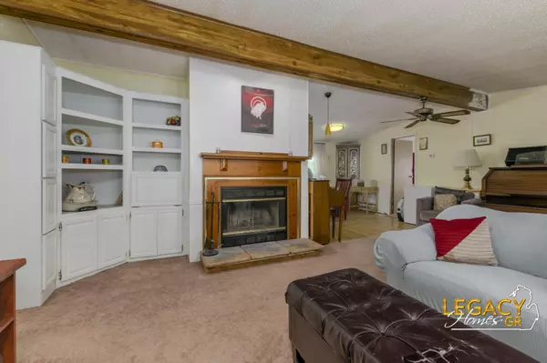 Walker, MI 49534,1163 Maple Leaf NW Lane