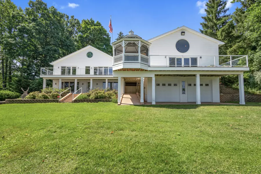 15665 Portage Road, Vicksburg, MI 49097