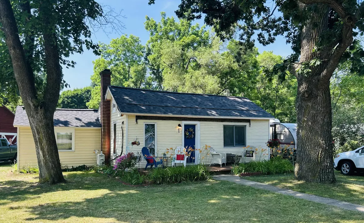 Greenville, MI 48838,609 E Van Deinse Street