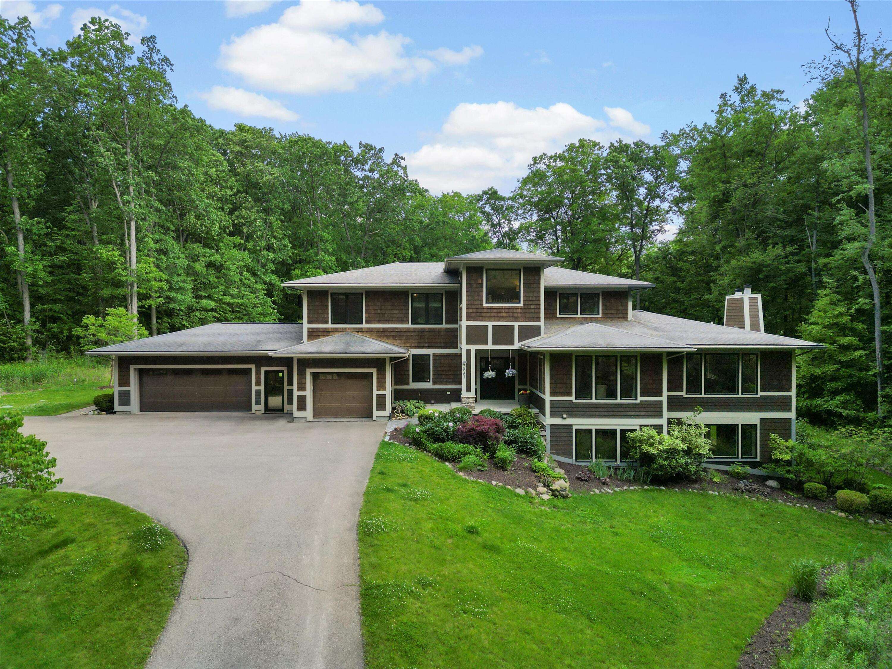 3867 Hawk Crest Road, Ann Arbor, MI 48103