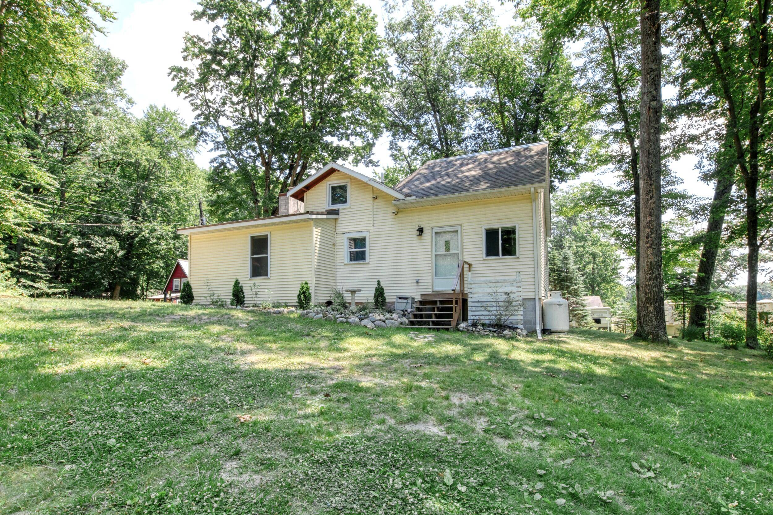 White Cloud, MI 49349,890 W Locust Street