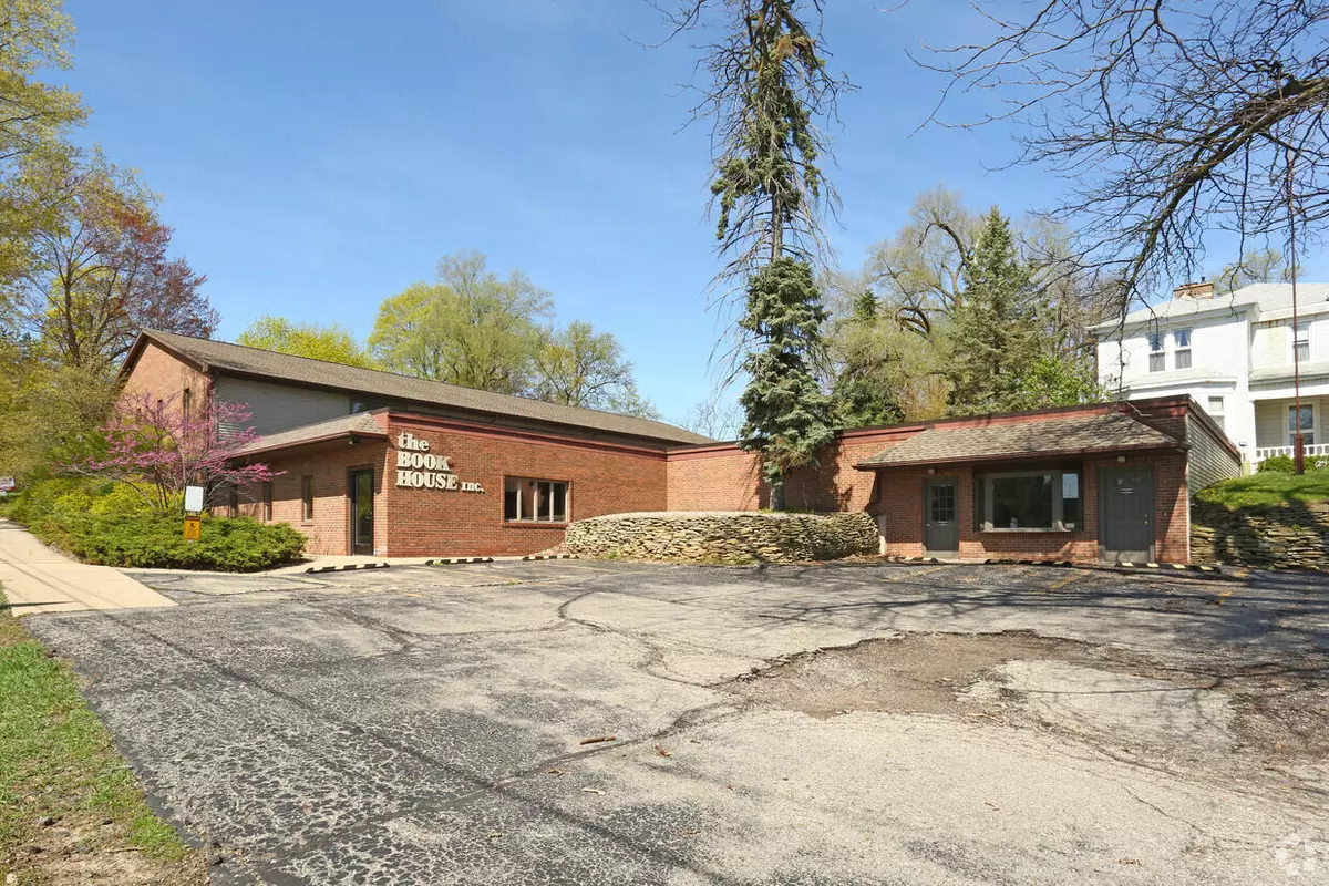 Jonesville, MI 49250,216 W Chicago Street