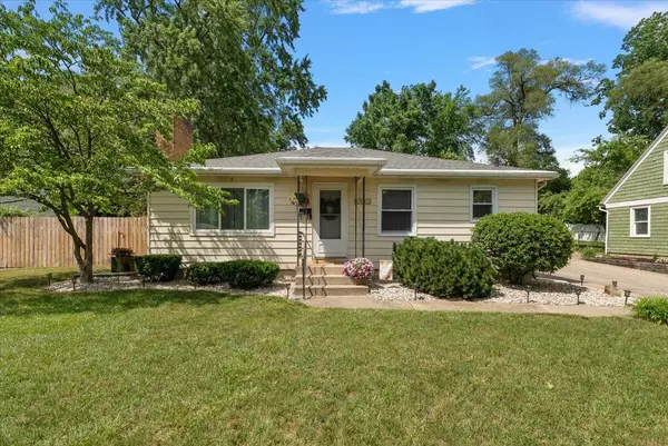 1641 4th NW Street, Grand Rapids, MI 49504
