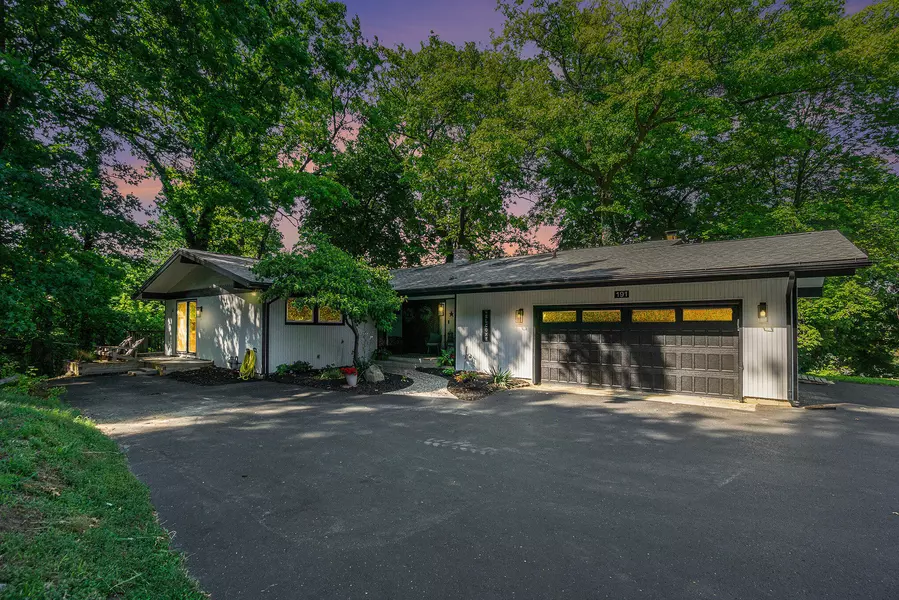 191 S Lake Doster Drive, Plainwell, MI 49080